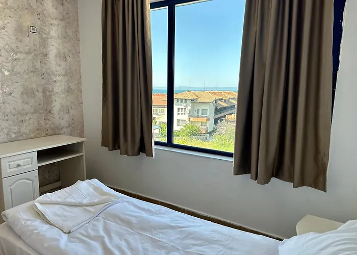 елисей 2* Tjernomorets